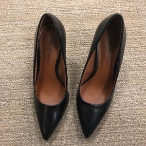 New Women’s Black heels size 8.5